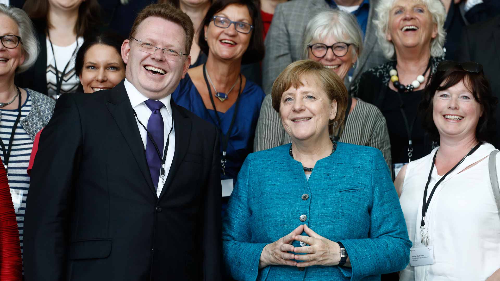 Apuñalan a un alcalde alemán por su política a favor de los refugiados