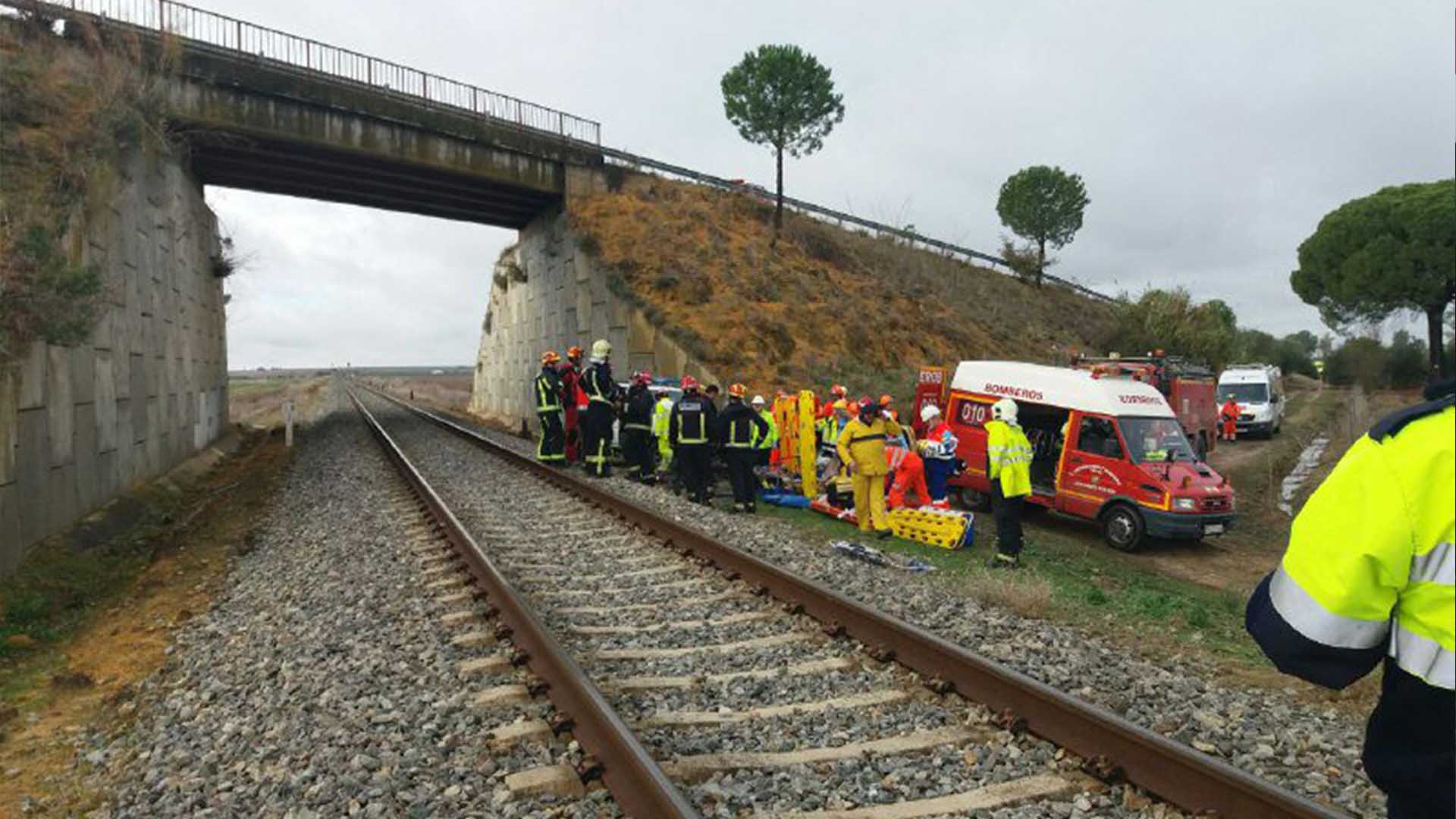 Al menos 27 heridos por el descarrilamiento de un tren en Sevilla