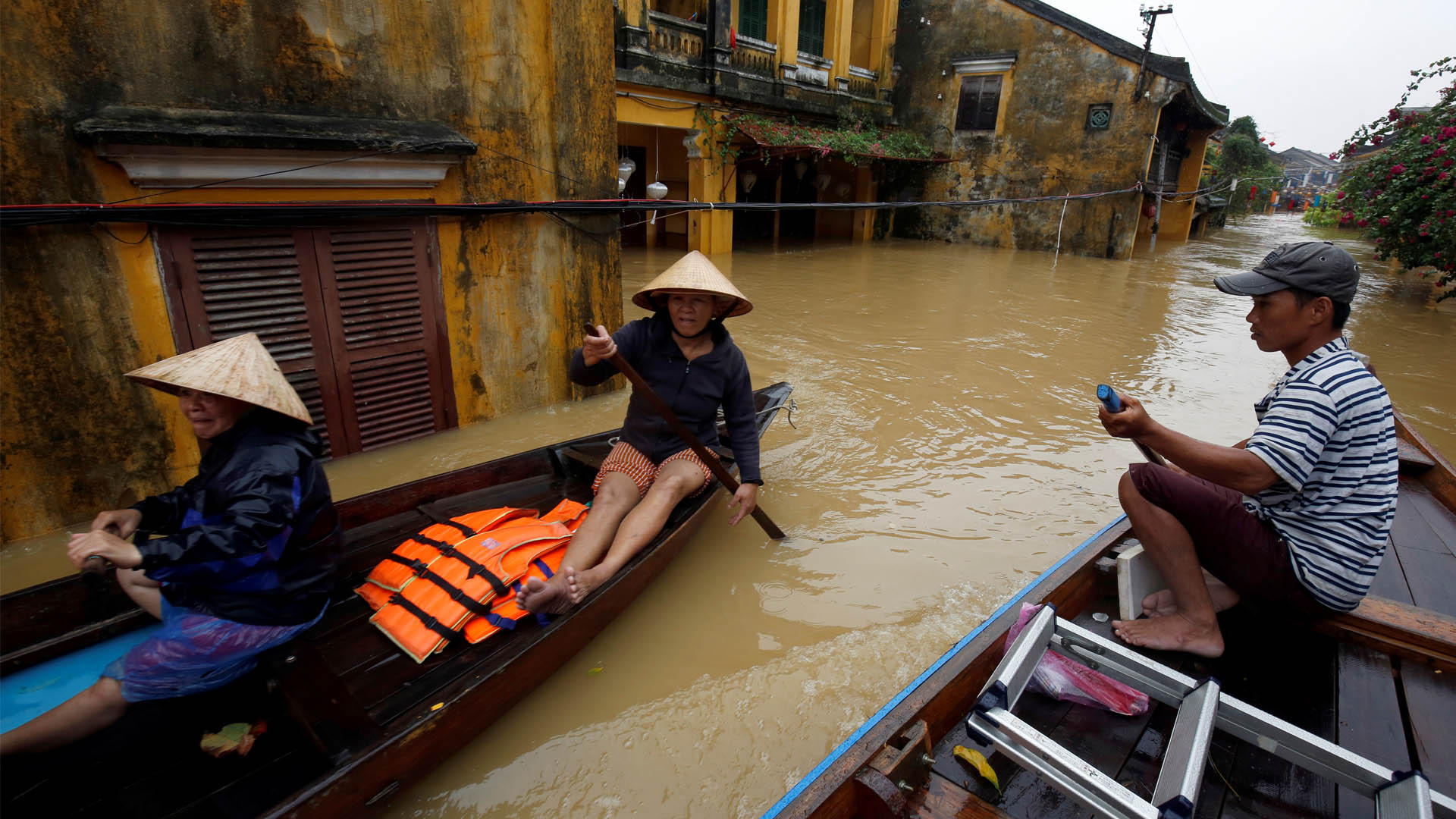 Ascienden a 49 los muertos en Vietnam por el paso del tifón Damrey