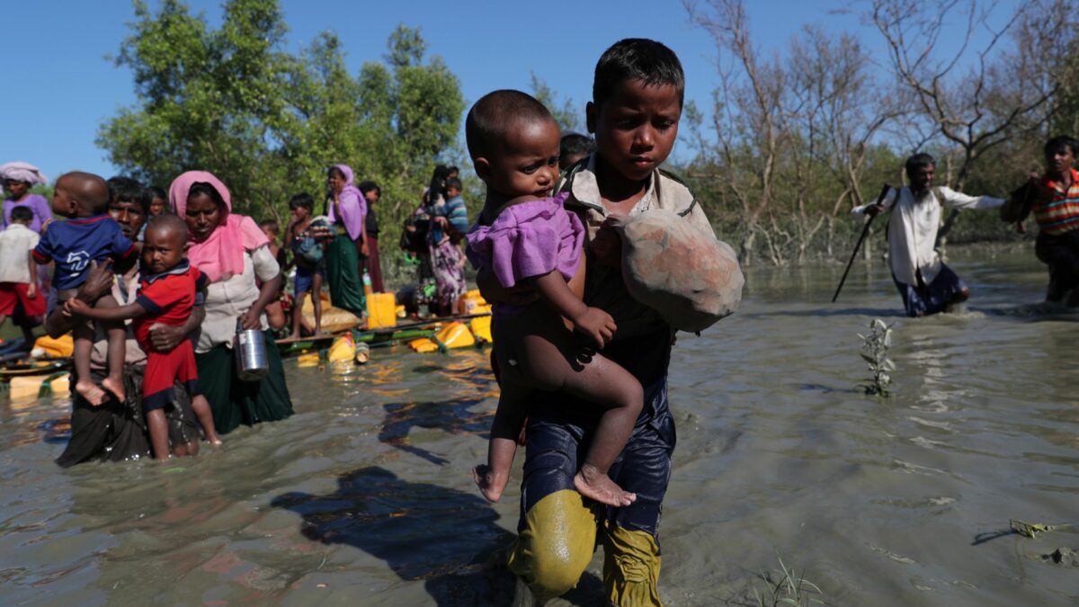 Bangladesh contabiliza 36.000 niños rohingya huérfanos