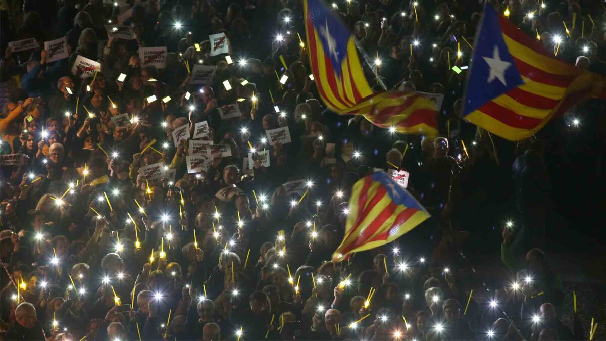 Barcelona no podrá iluminar de amarillo fuentes y edificios en solidaridad con los exconsellers