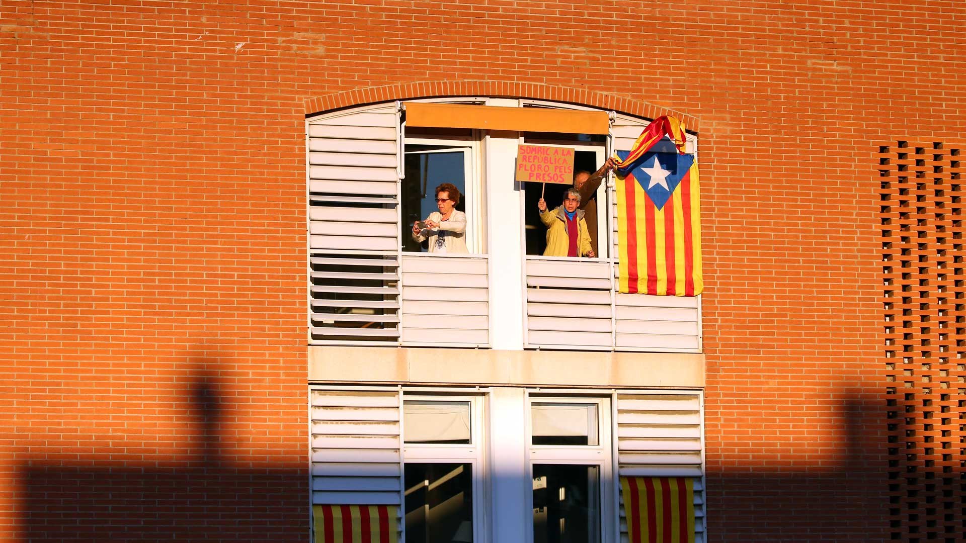 Un millar de empresas saca su sede fiscal de Cataluña y más de 2.300 la social