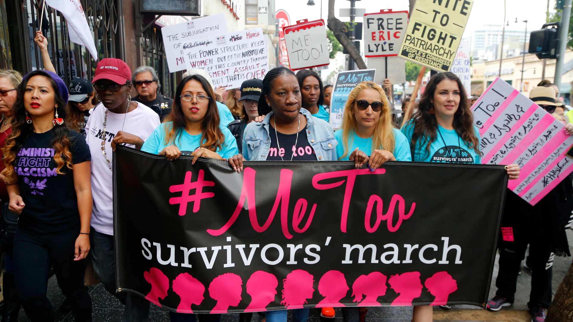 Cientos de personas marchan en Hollywood por la campaña #MeToo contra el abuso sexual