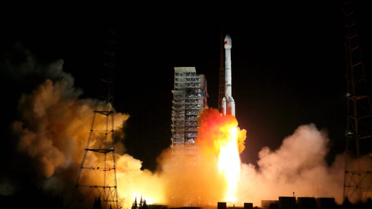 China lanza sus primeros satélites BeiDou-3 para construir un sistema de navegación propio