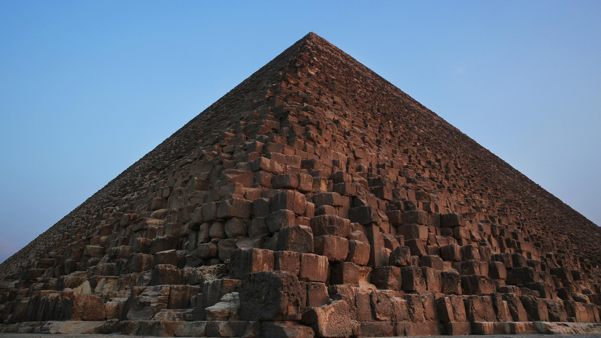 Descubren una gran cavidad dentro de la pirámide de Keops en Egipto