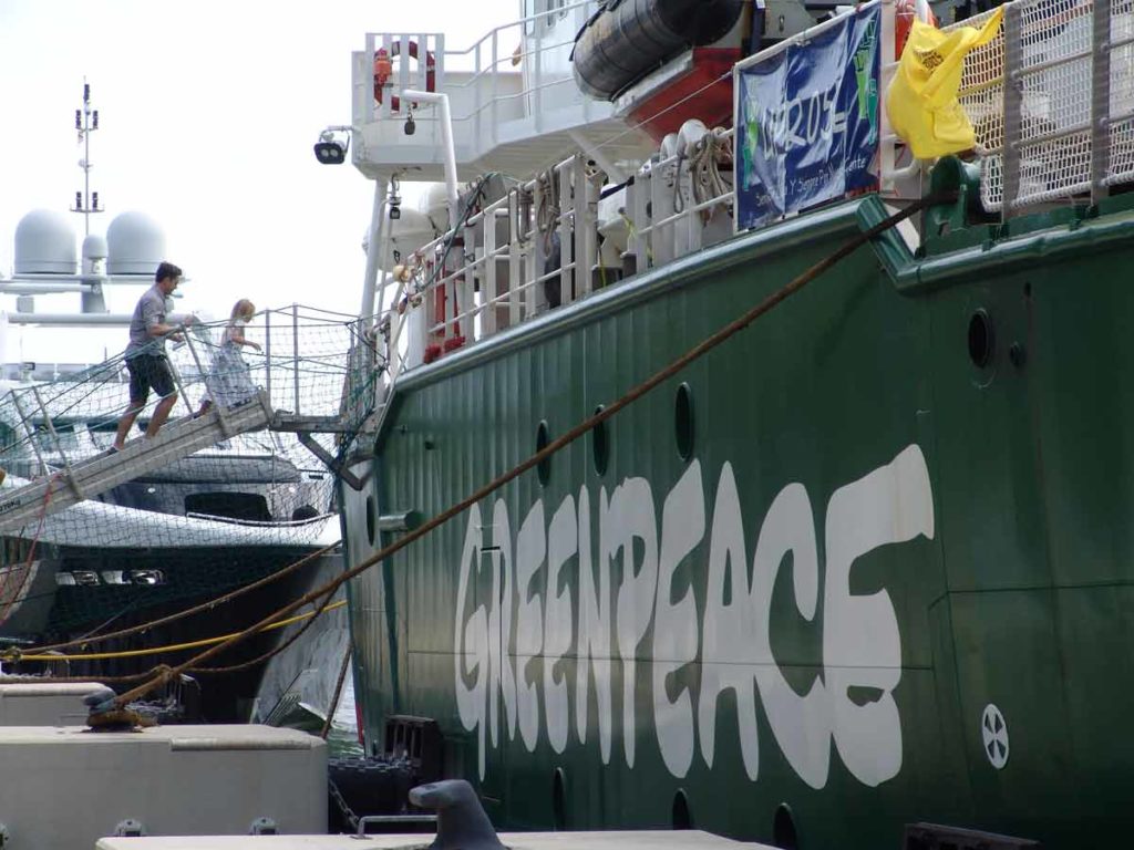 El Arctic Sunrise, el emblemático barco de Greenpeace que no puede llevar ayuda a Puerto Rico 7