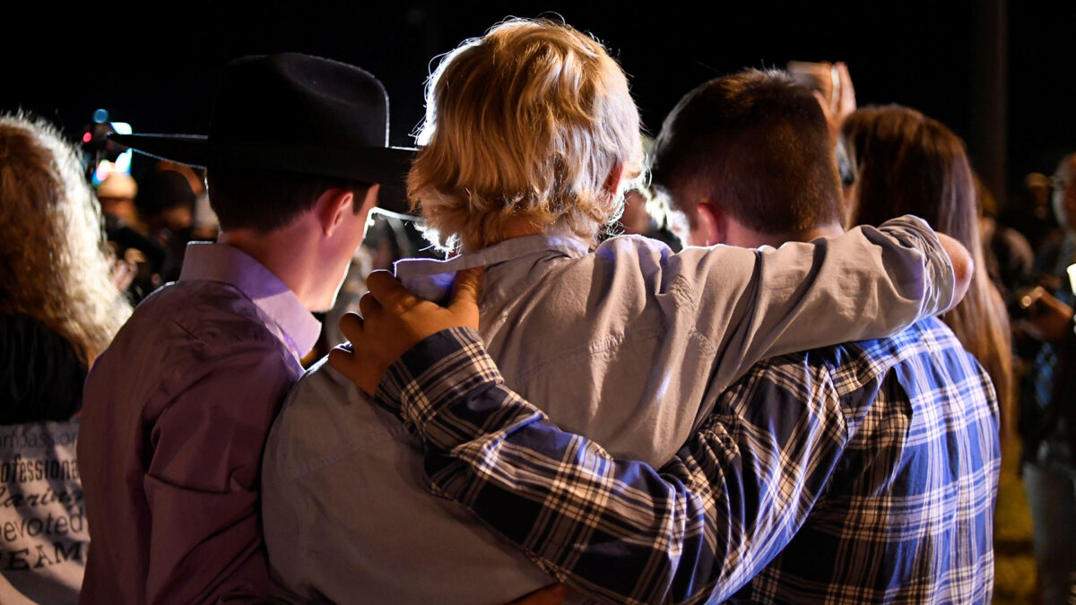 El autor del tiroteo en una iglesia de Texas, un ex militar con antecedentes por agresiones a su mujer y su hijo