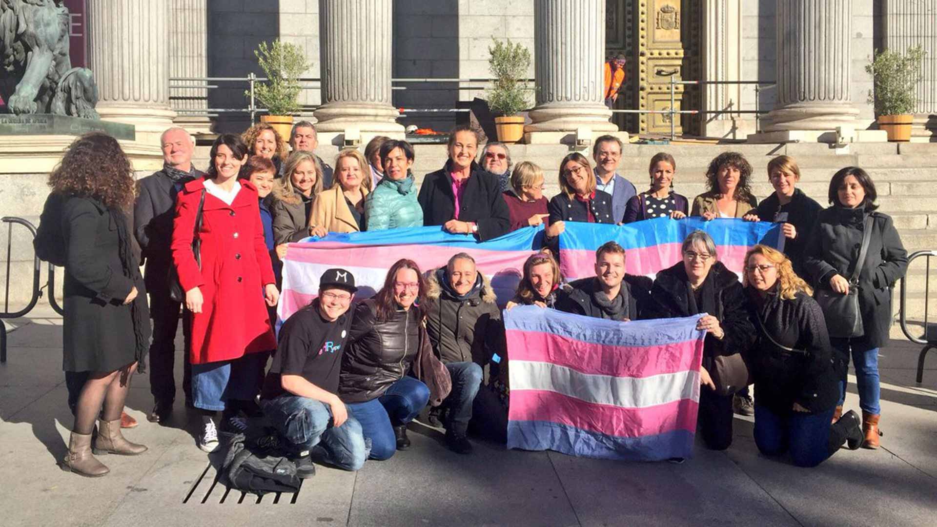 El Congreso tramita que los menores transexuales cambien su género en el DNI