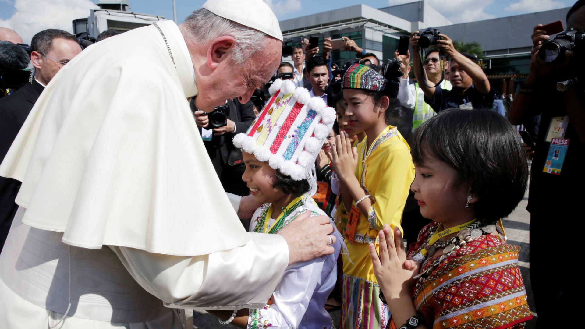 El papa Francisco inicia la primera visita de un pontífice a Birmania