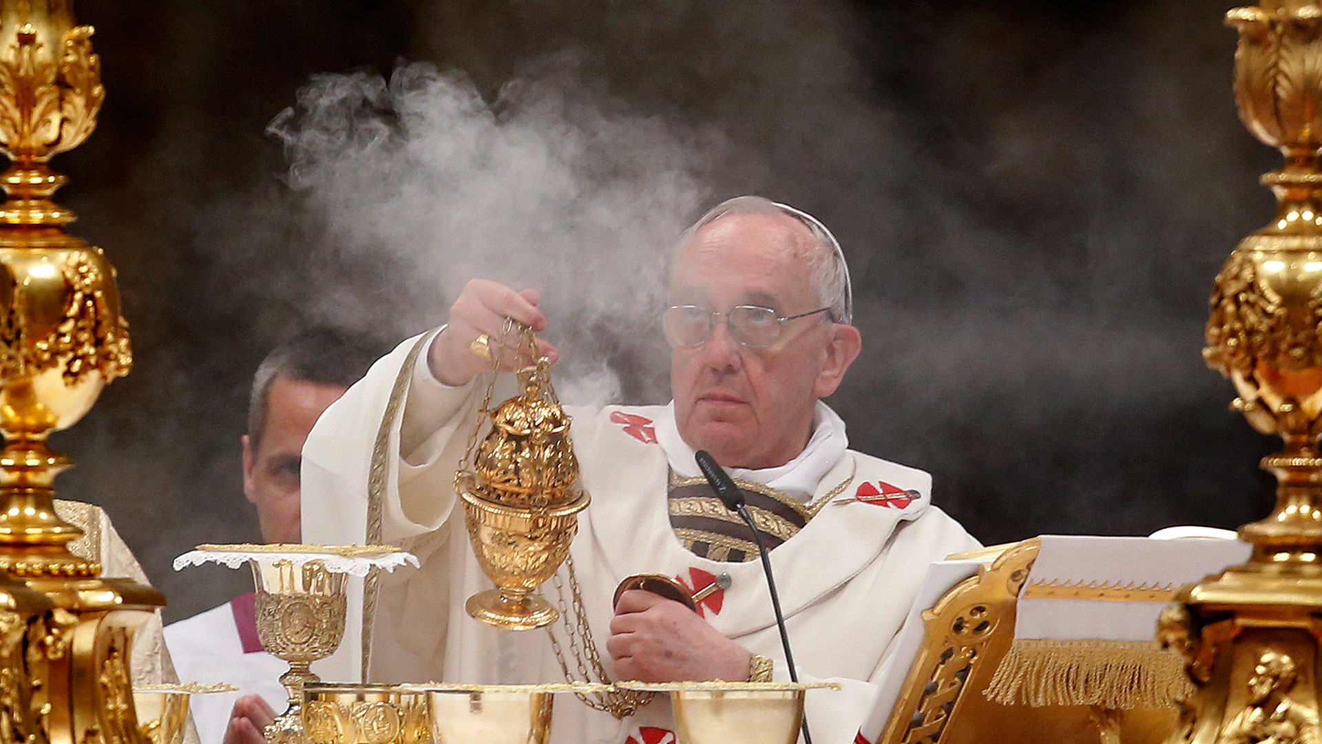 El papa Francisco prohíbe la venta de tabaco en el Vaticano