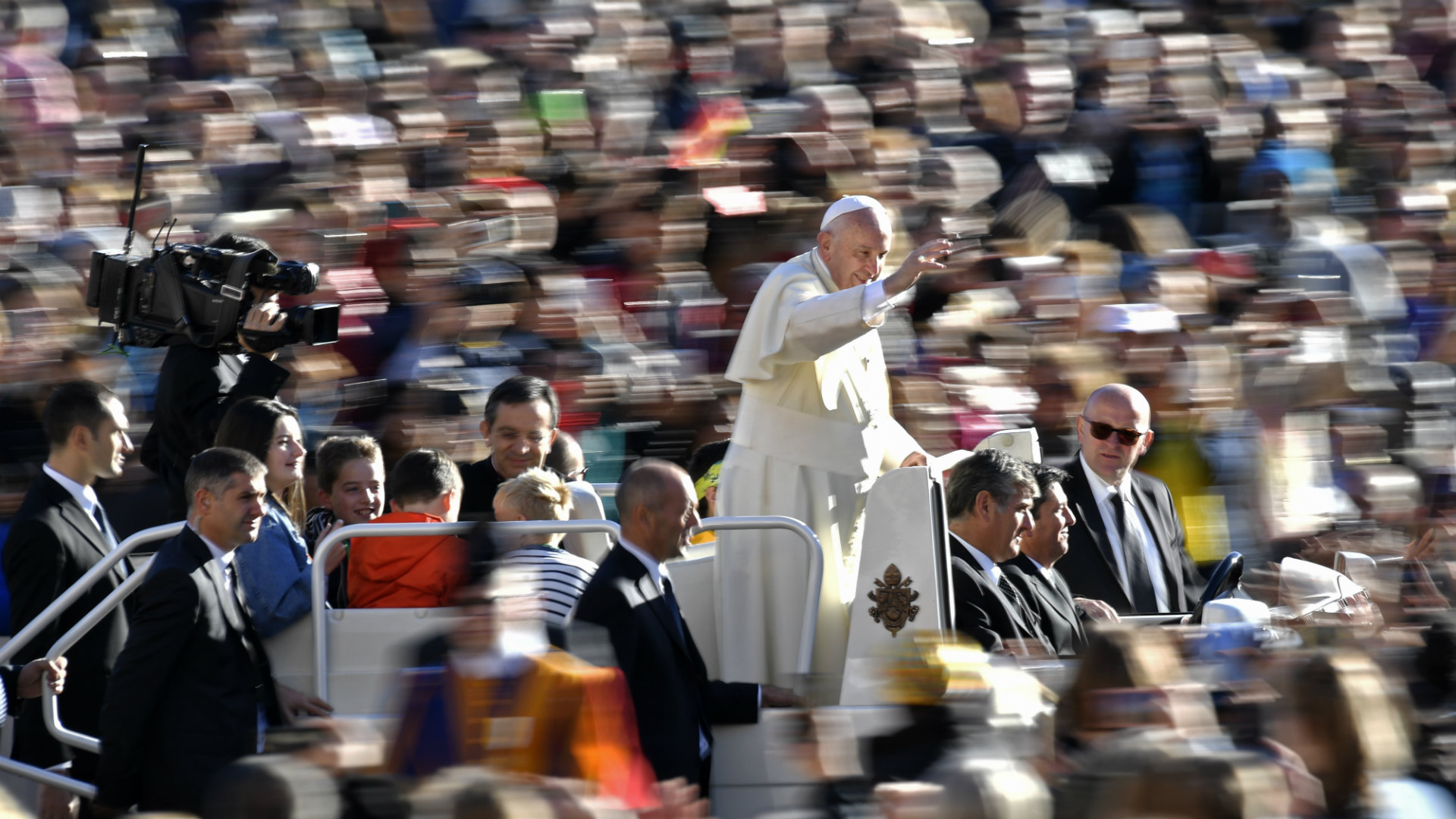 El papa Francisco reconoce que a veces se duerme mientras reza