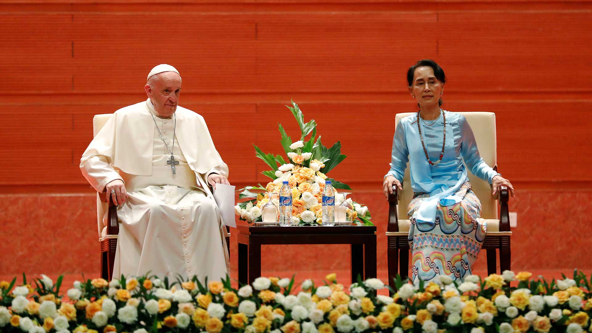 El papa pide a Birmania que respete a todos los grupos étnicos