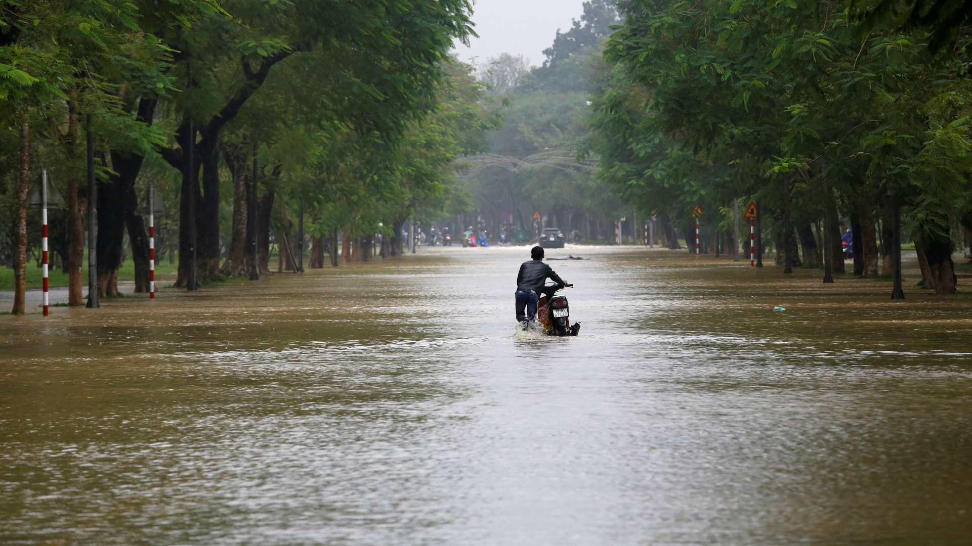 El tifón Damrey deja al menos 27 muertos en Vietnam