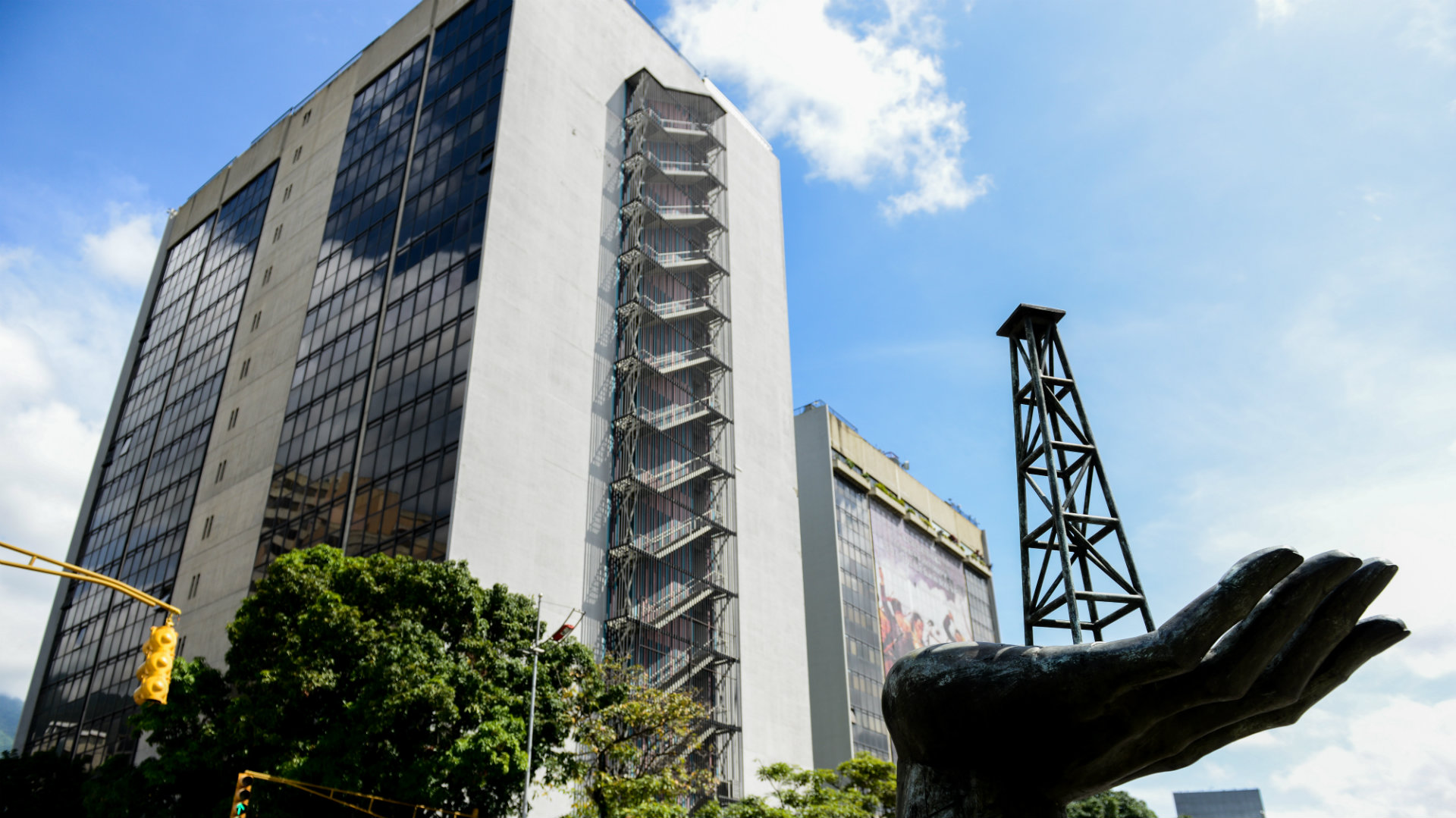 Un grupo de acreedores afirma que la petrolera estatal venezolana está en ‘default’