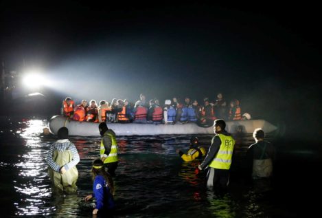 La guardia costera griega rescata a 63 refugiados cerca de la isla de Quíos
