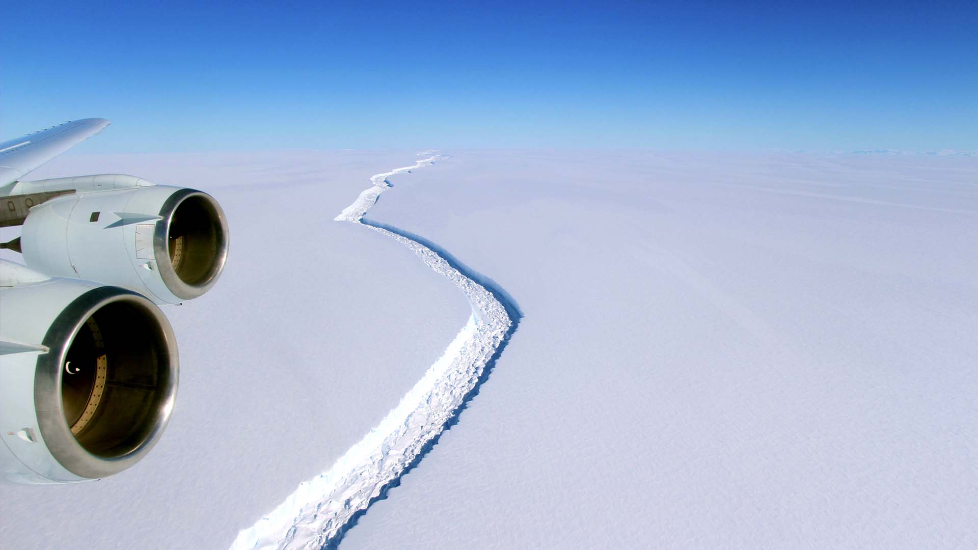 La NASA captura un enorme bloque de hielo despegándose de la Antártida