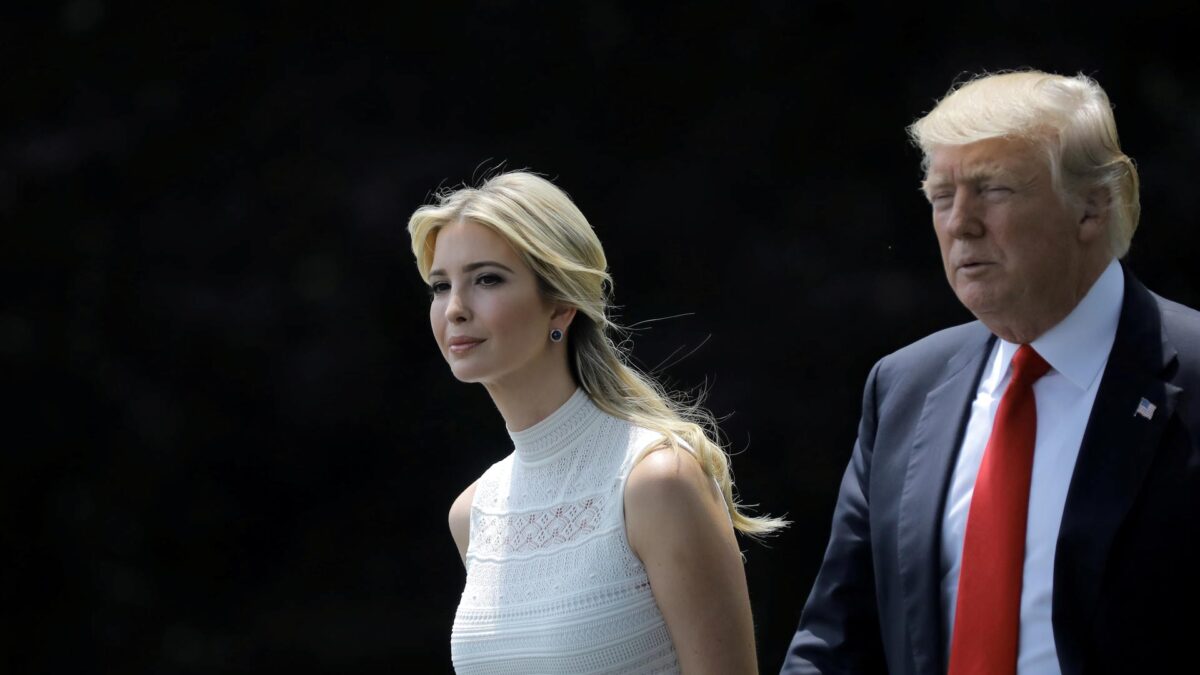 La palabra del año de Dictionary.com es ‘complicit’ gracias a Ivanka Trump