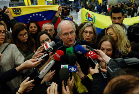 Ledezma llega a Madrid y critica las "incoherencias" de la oposición venezolana