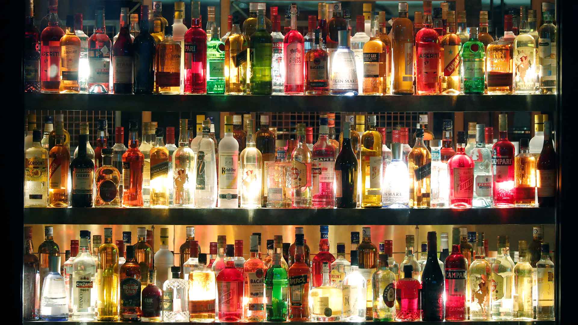 Los consumidores de bebidas alcohólicas espirituosas son más propensos a ser agresivos