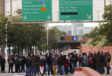 Los cortes de carreteras marcan la huelga general en Cataluña