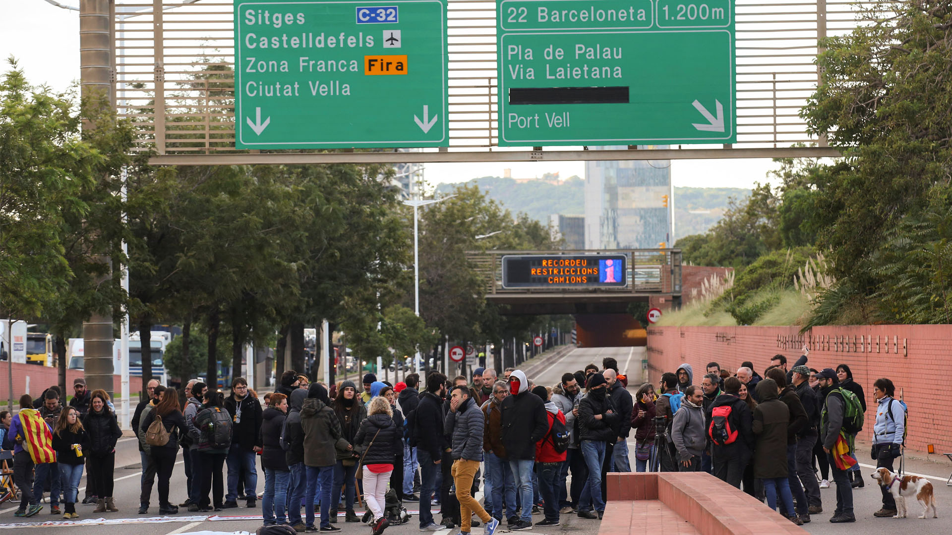 Los cortes de carreteras marcan la huelga general en Cataluña