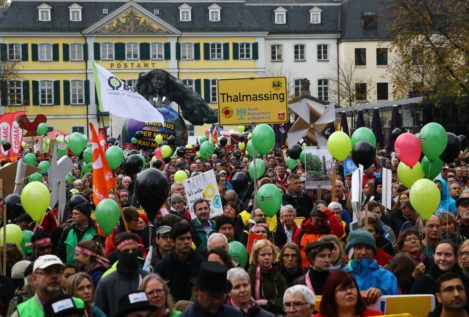 Miles de personas se manifiestan en Bonn contra el cambio climático