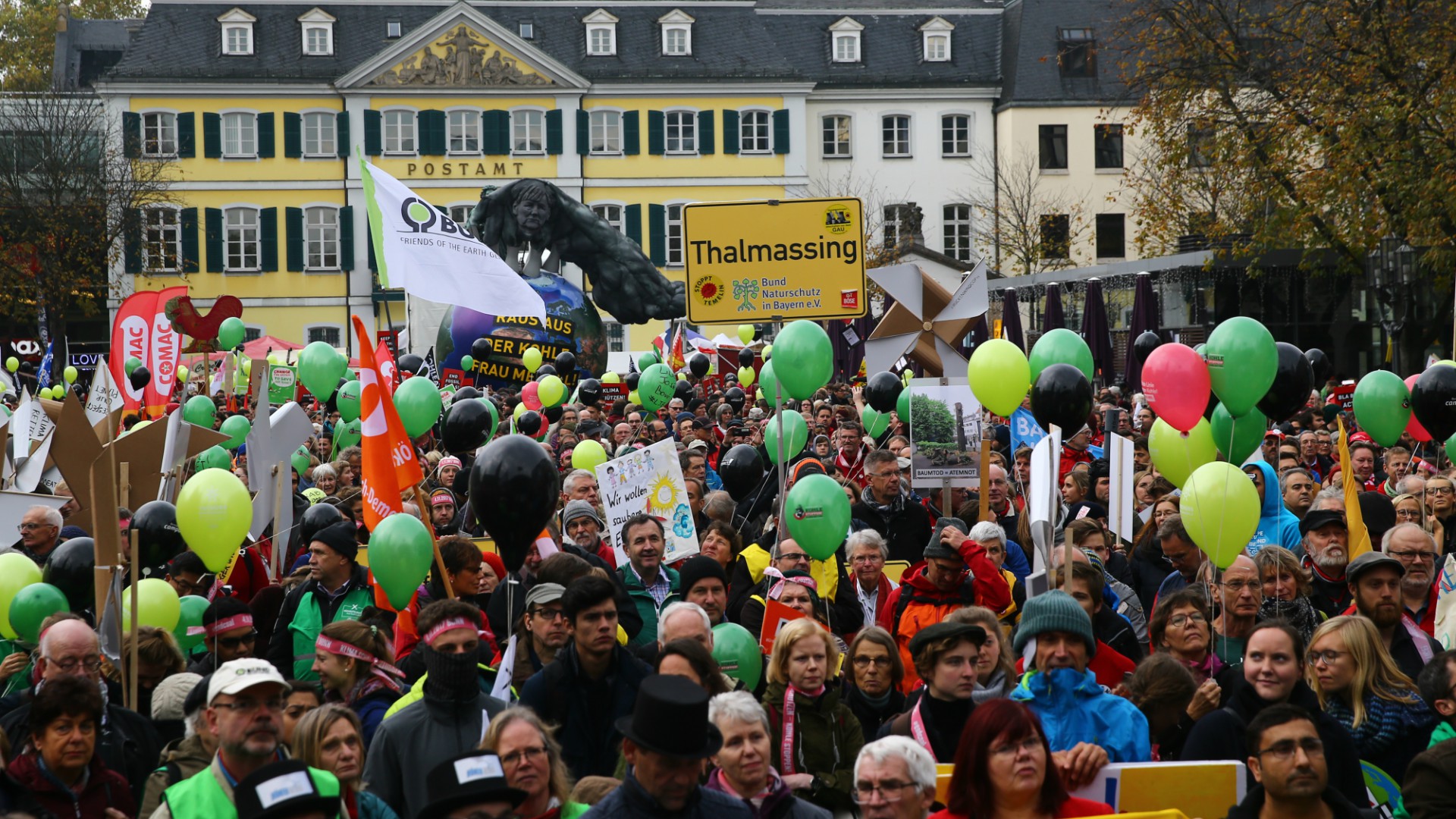Miles de personas se manifiestan en Bonn contra el cambio climático