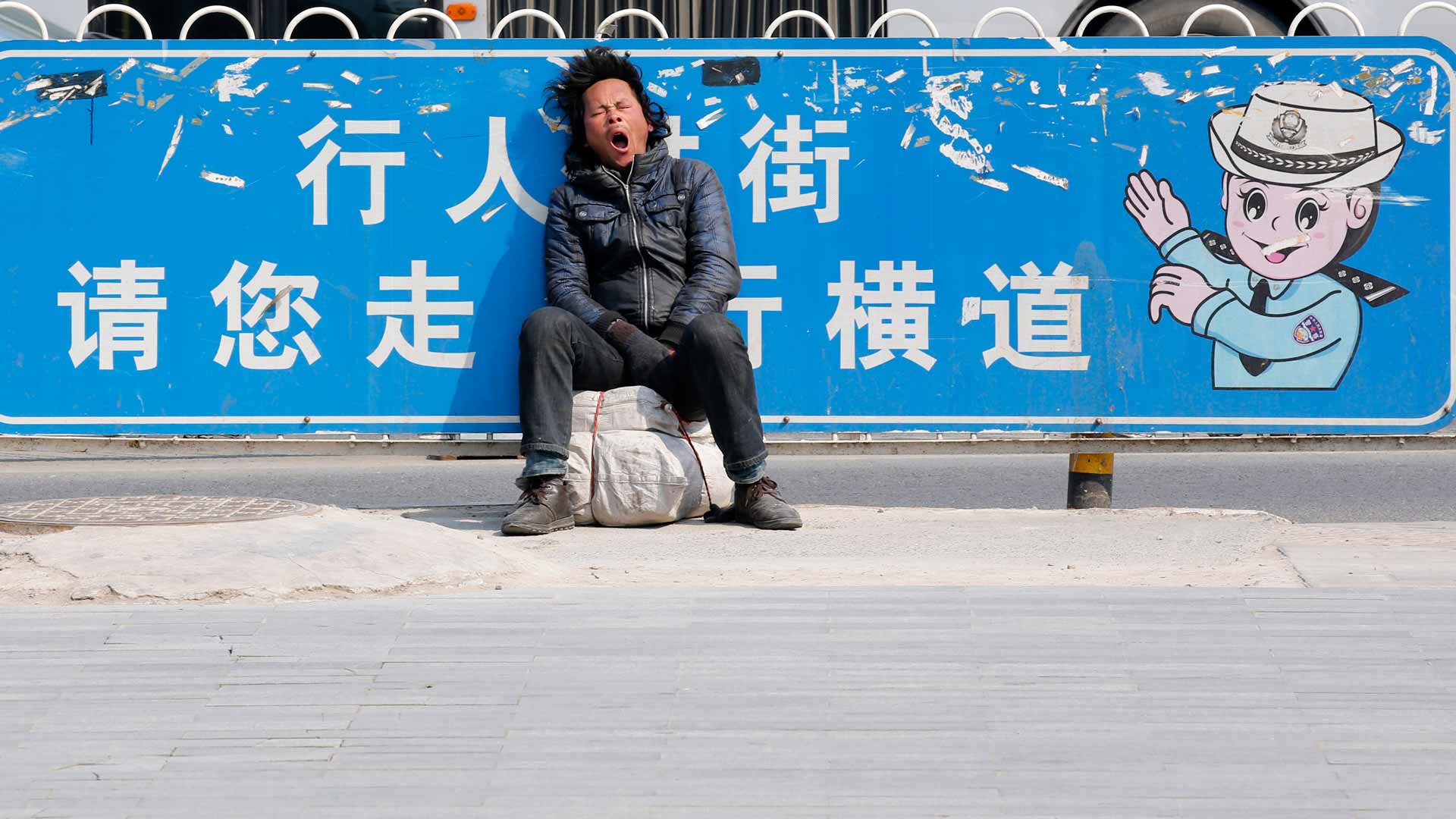 Una campaña antiincendios desaloja a miles de personas en Pekín