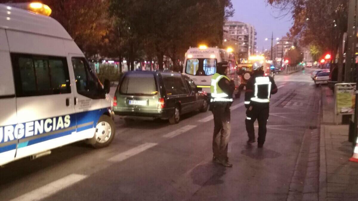 Muere una mujer en el incendio de un edificio de ocho plantas en Granada