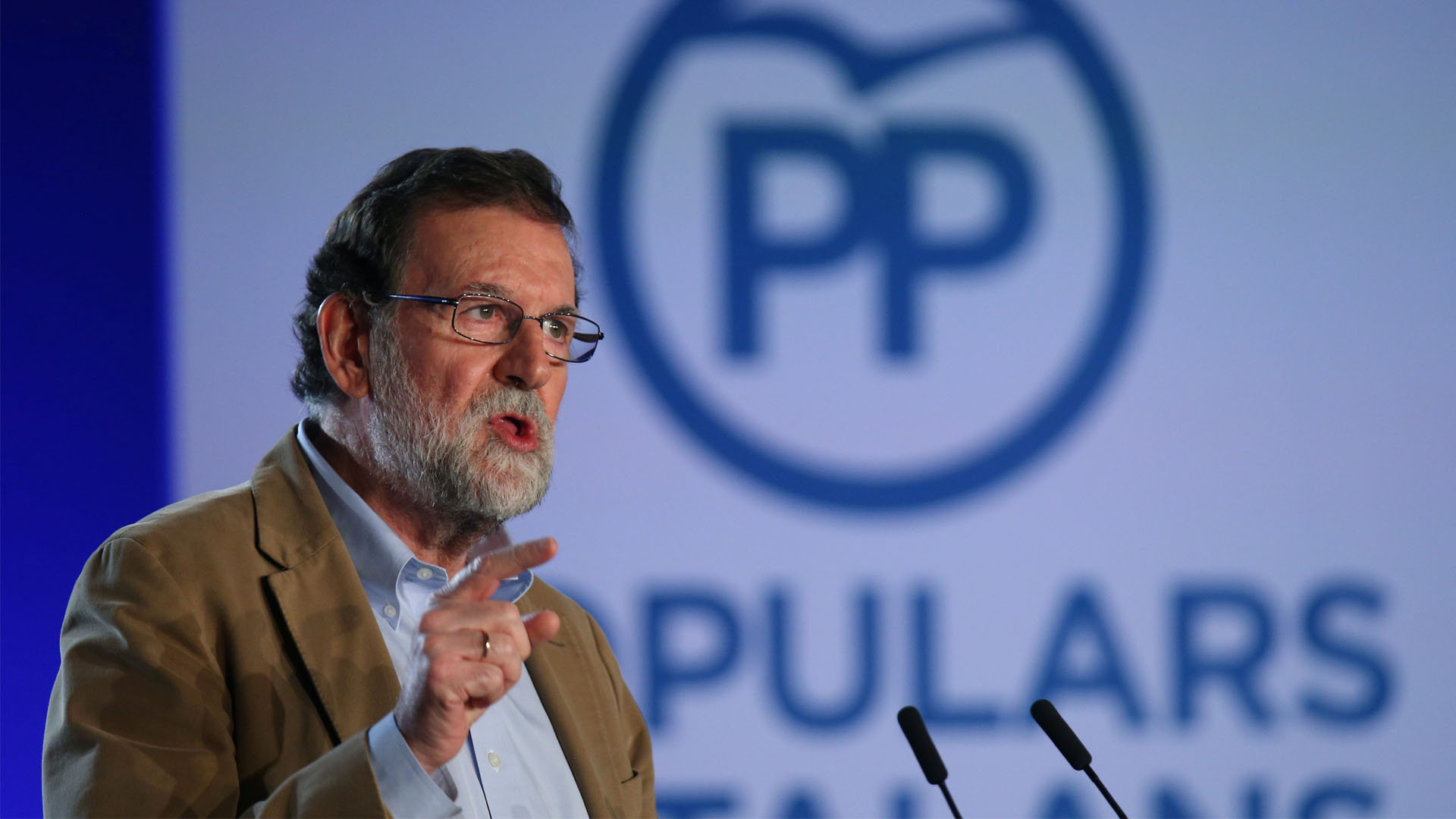 Rajoy asegura que trabajará para que "no ganen los independentistas" el 21D