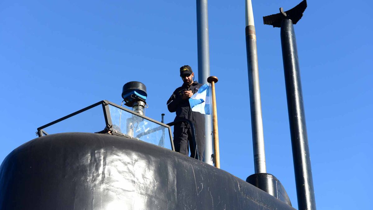 Sin señales del submarino argentino perdido en medio de temporal en el Atlántico Sur