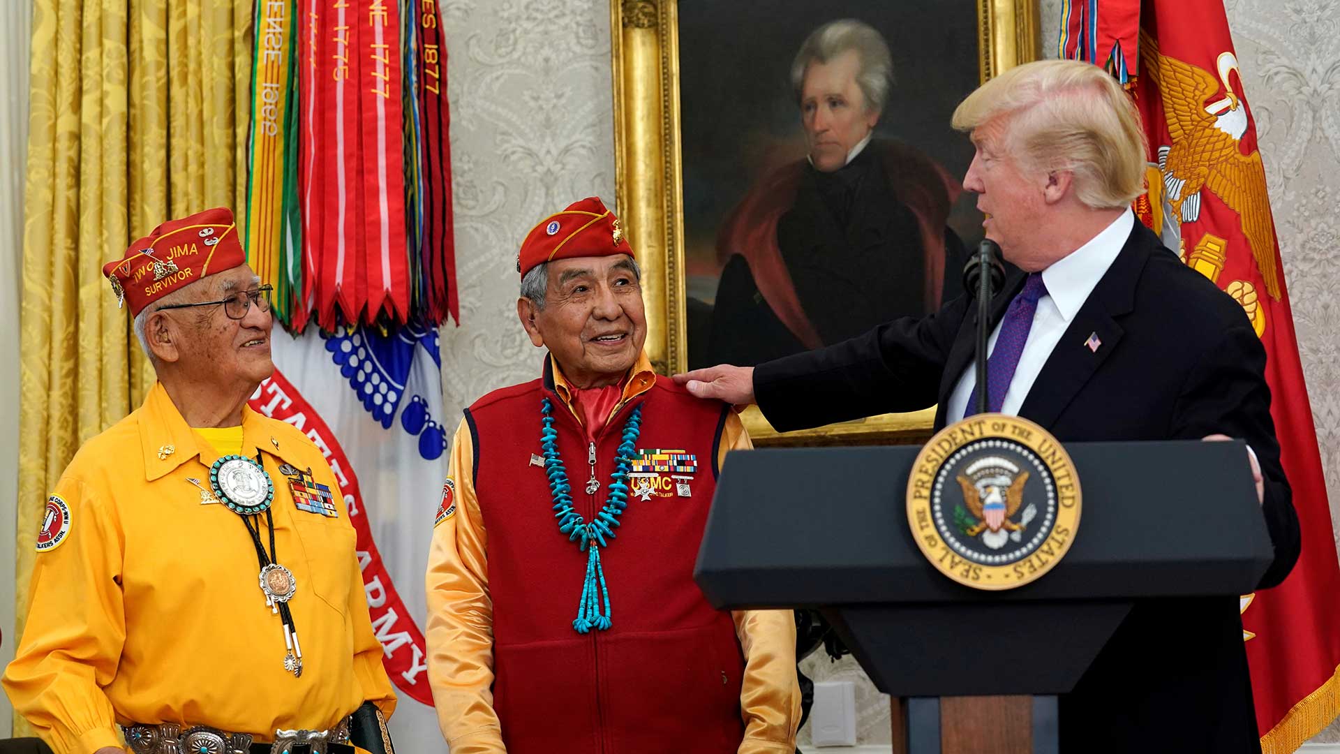 Trump llama Pocahontas a una senadora con raíces indígenas