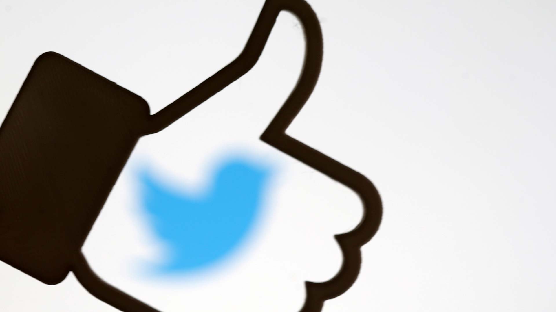 Twitter comienza a desverificar cuentas tras anunciar nuevas reglas de validación