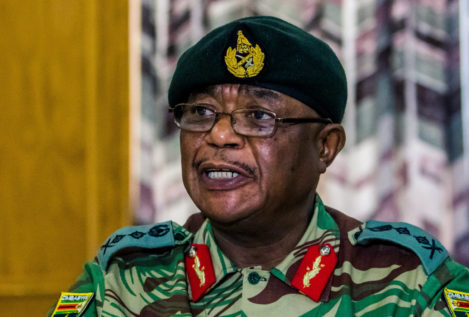 Unos tanques causan alarma en Zimbabue un día después de la amenaza del jefe militar