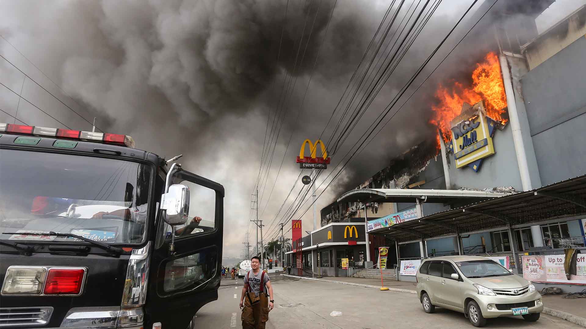 Al menos 37 muertos en un incendio en un centro comercial de Filipinas
