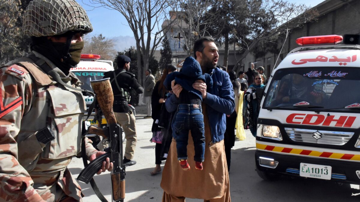 Al menos nueve muertos en un ataque suicida en una iglesia de Pakistán