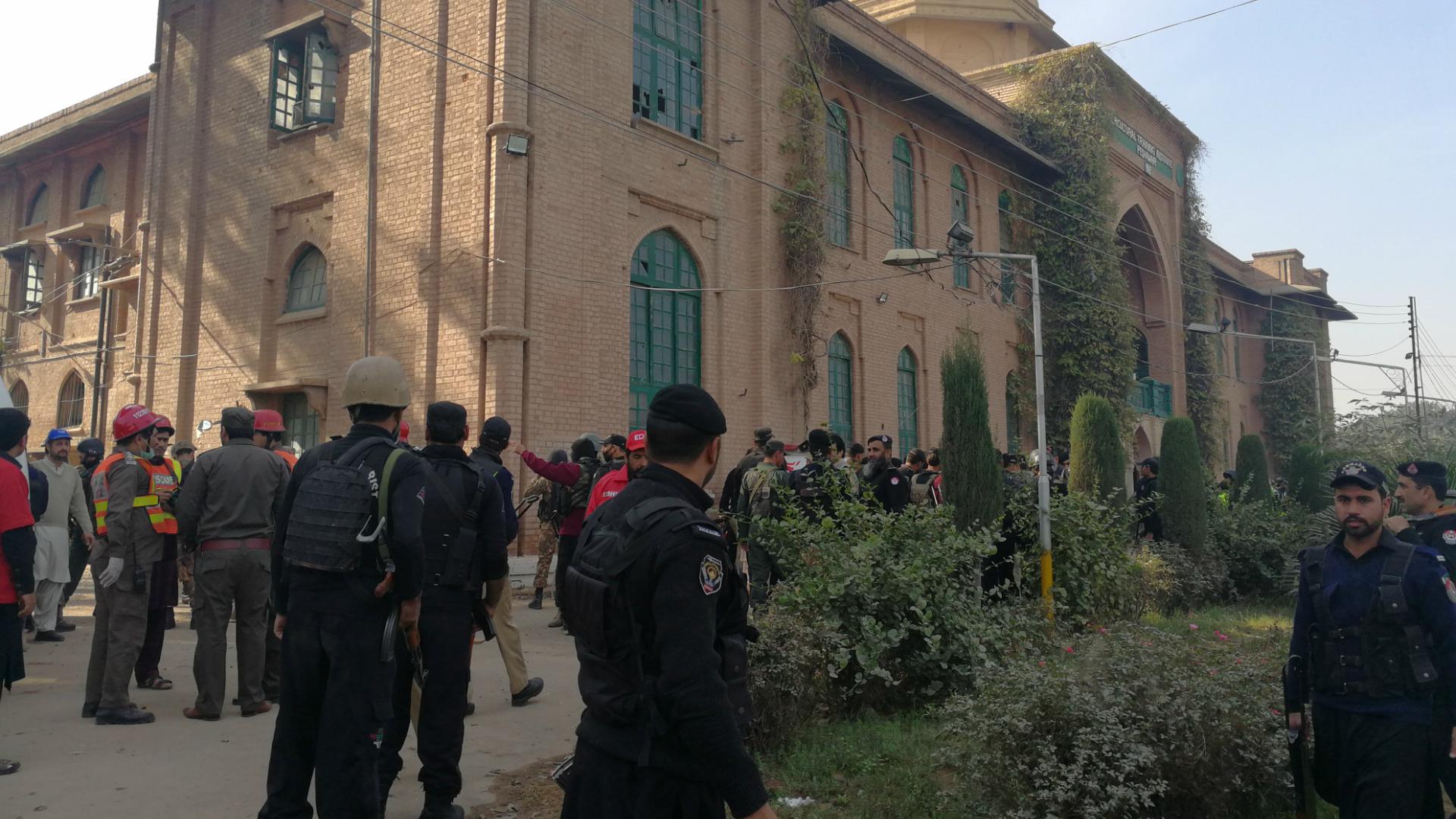 Al menos 14 muertos y 25 heridos en un ataque a una universidad paquistaní