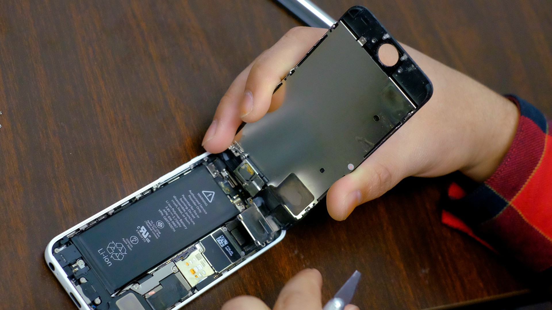 Apple se disculpa por ralentizar los iPhone antiguos