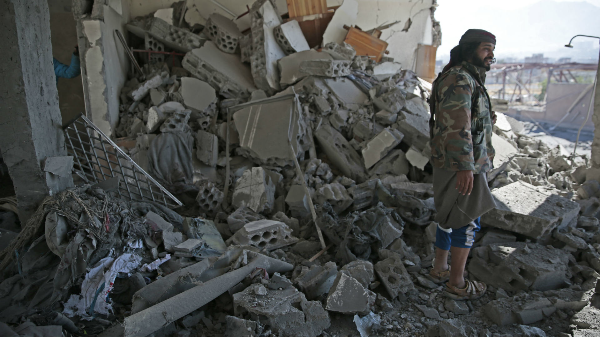 Los bombardeos de la coalición dirigida por Riad mataron a 68 civiles en Yemen