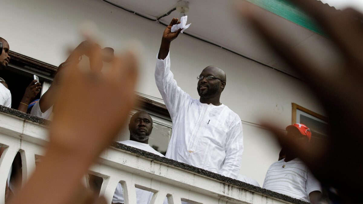 El Balón de Oro George Weah, nuevo presidente de Liberia