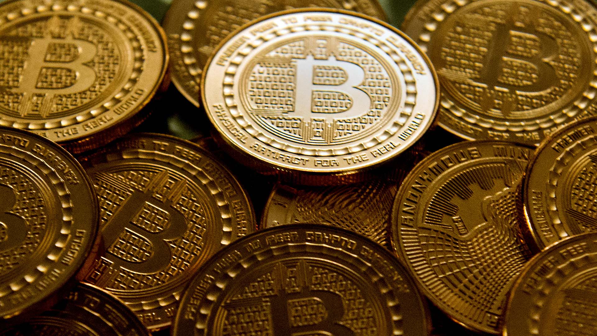 El bitcoin alcanza los 18.000 dólares en su debut en el mercado de futuros
