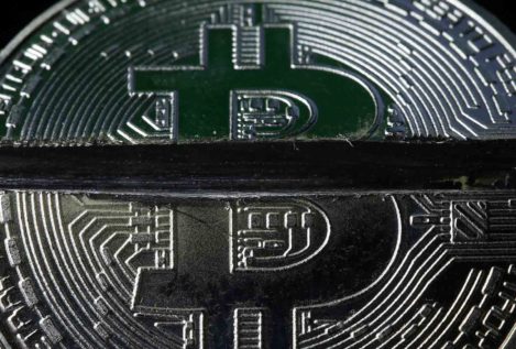 El bitcoin rompe "expectativas" y arrasa en su estreno en bolsa