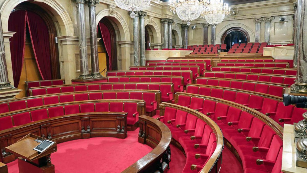 El nuevo Parlamento catalán debe constituirse en el plazo de un mes