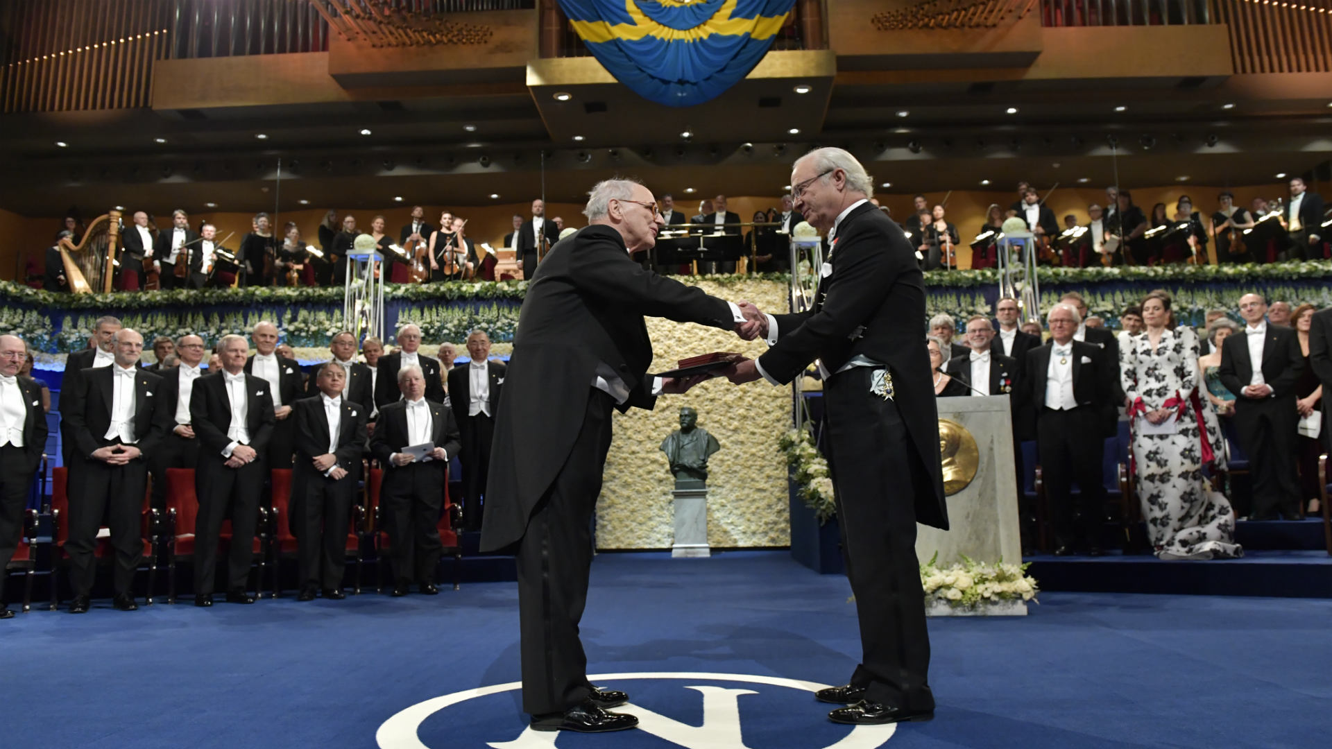 El Rey Carlos Gustavo de Suecia entrega los premios Nobel 2017