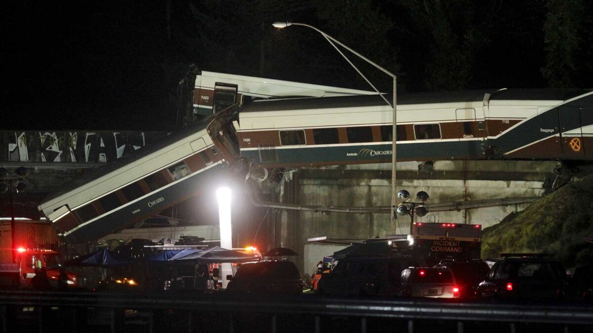 El tren que descarriló en Washington iba a 128 kilómetros por hora en una zona limitada a 48