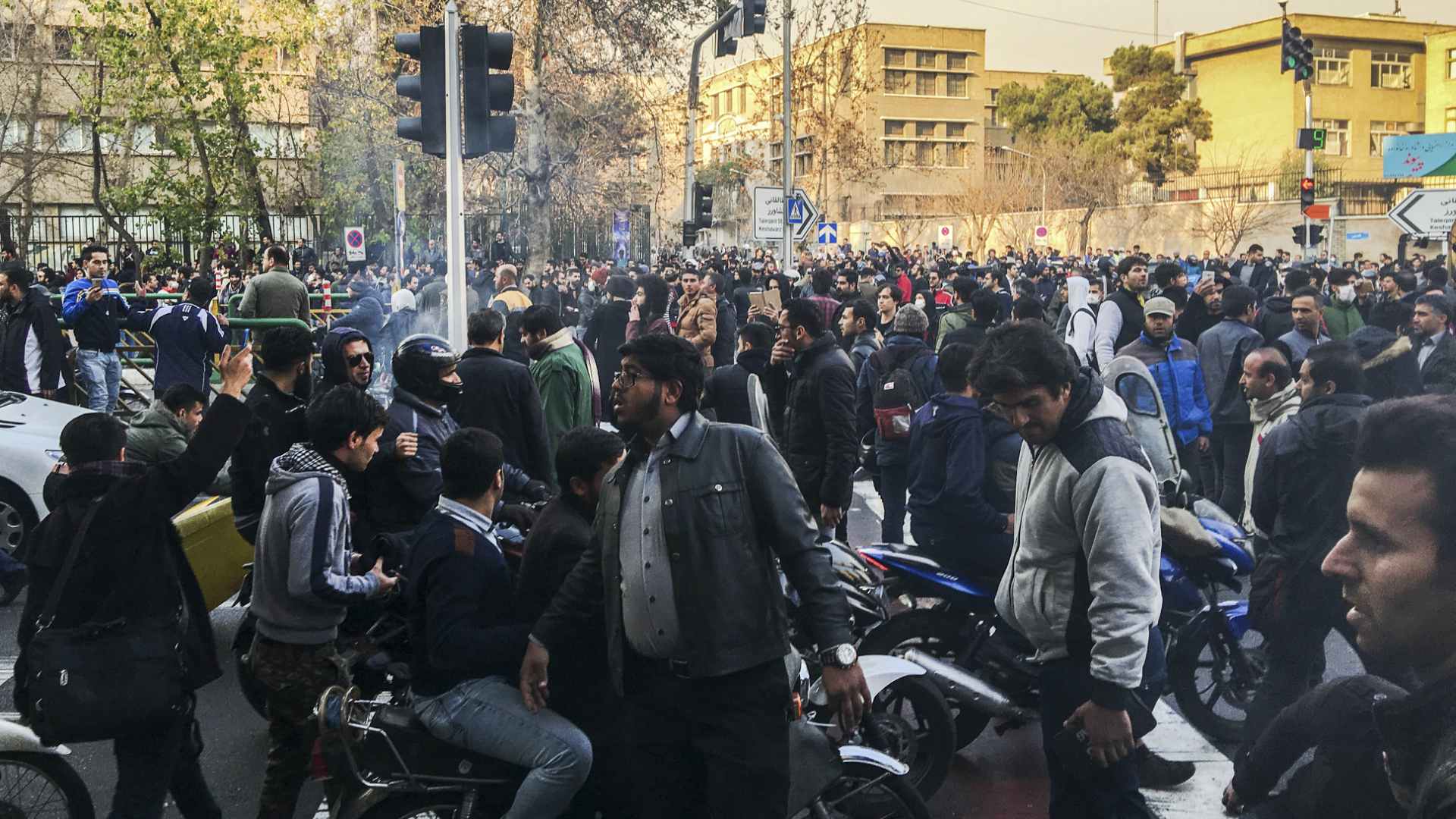 Irán advierte a los manifestantes de que "pagarán el precio" de sus protestas