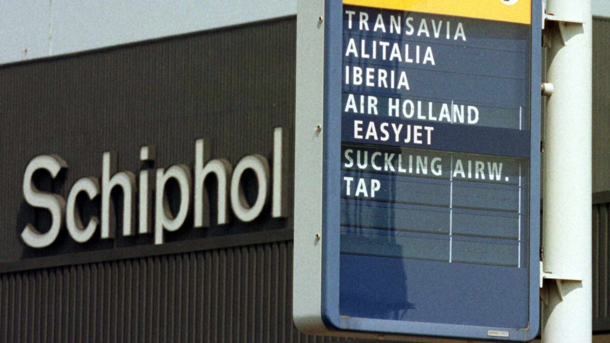 La policía dispara contra un hombre armado con cuchillo en el aeropuerto de Schiphol en Ámsterdam