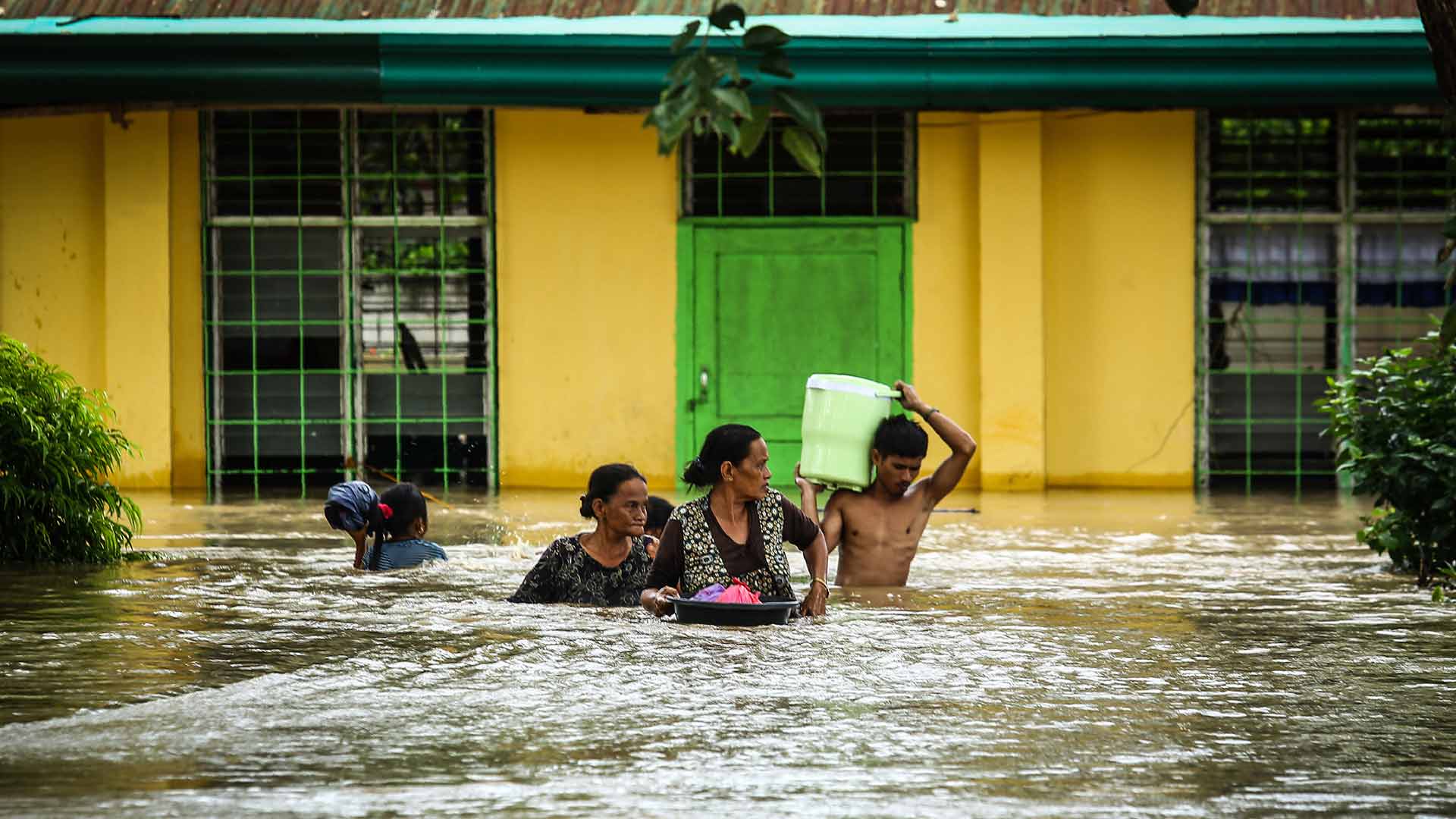 La tormenta Tembin se debilita tras dejar a su paso 240 muertos en Filipinas