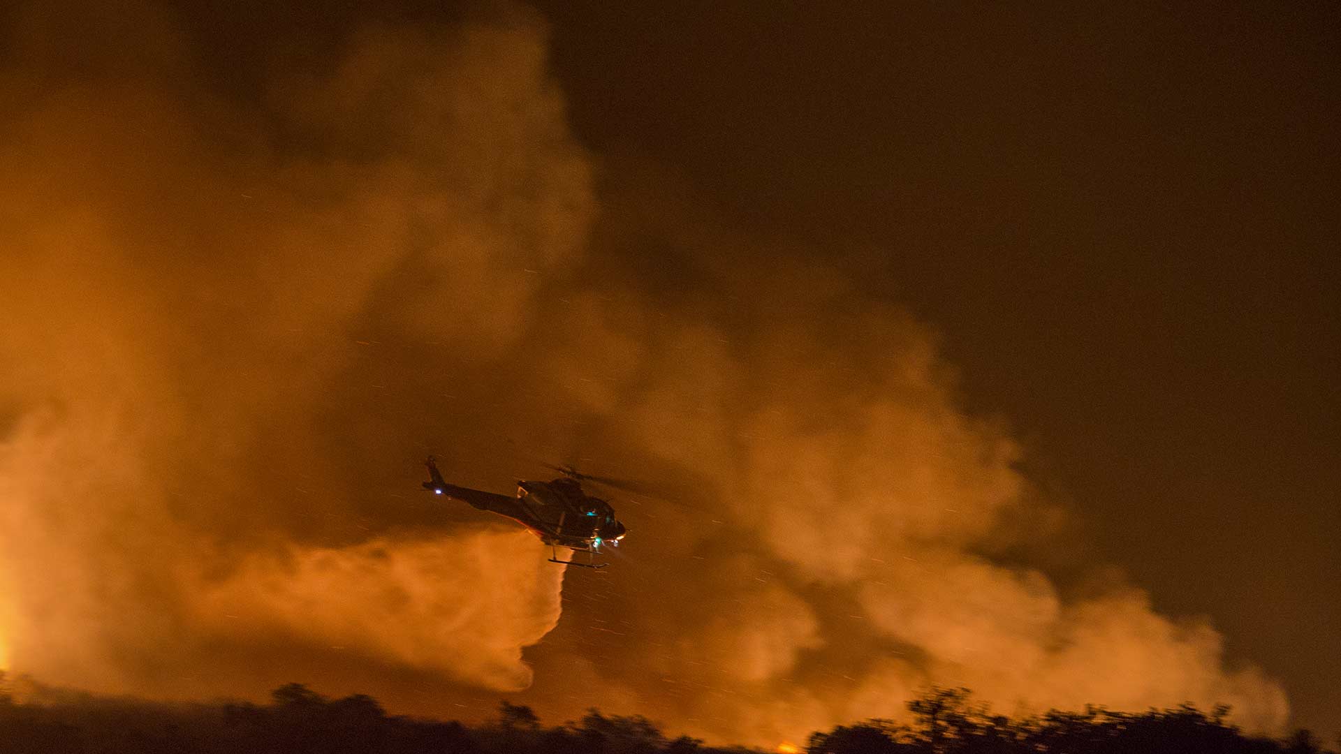 Los incendios incontrolados se extienden al sur de California