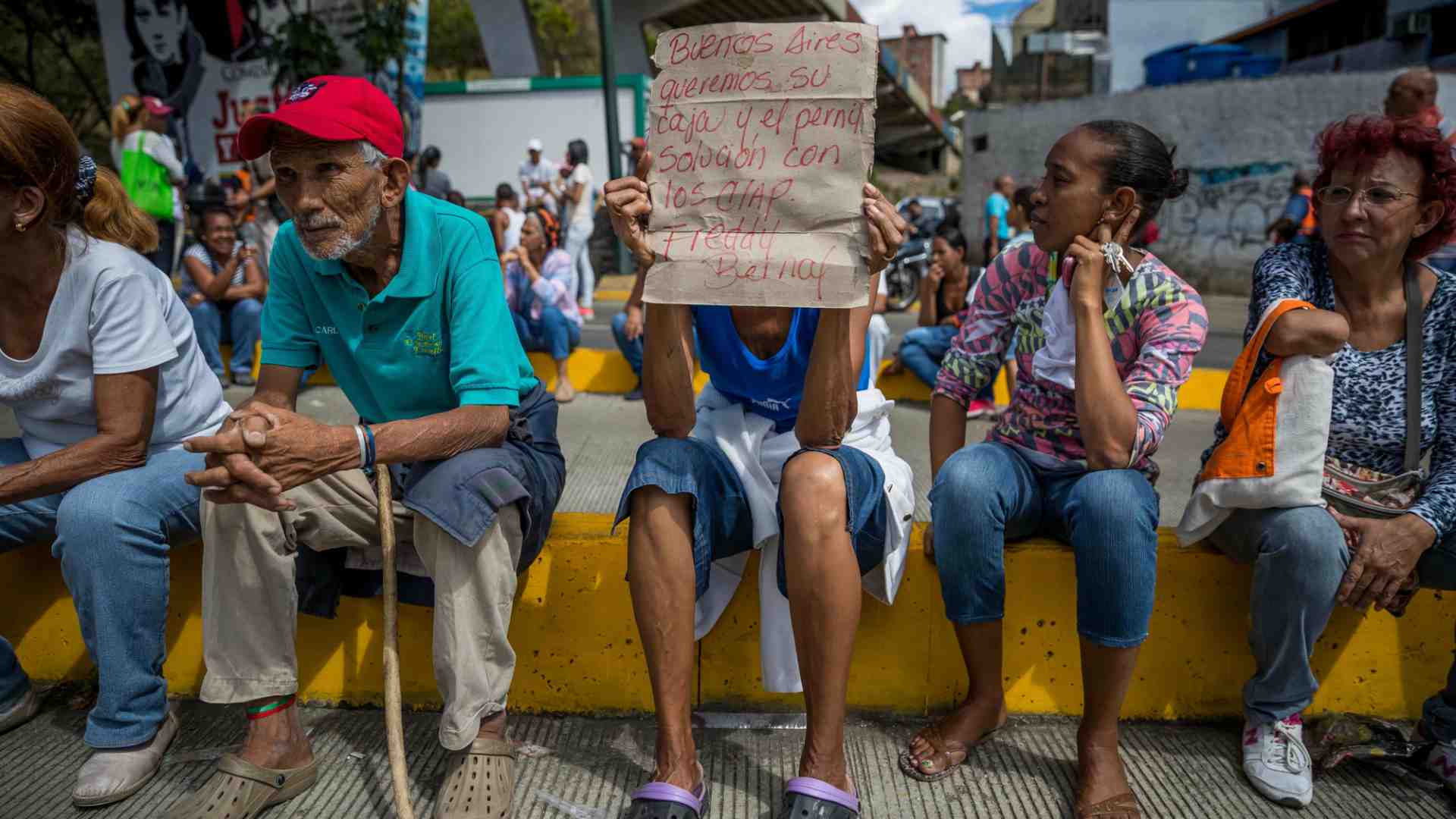 Maduro intenta salvar la crisis de Año Nuevo con 22 toneladas de perniles colombianos